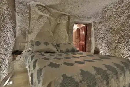 Shoestring Cave House - 12