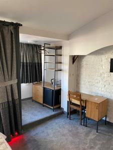 Corner Hot - 67