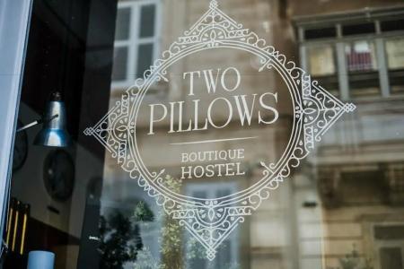 Two Pillows Boutique Hostel - 56