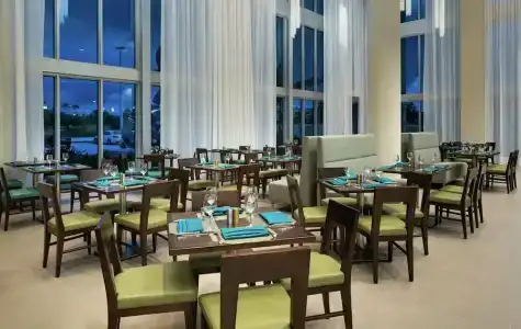 DoubleTree by Hilton Miami Doral - 11