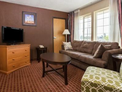 Ramada by Wyndham Portland - 24