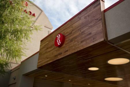 Ramada by Wyndham Austin South - 16