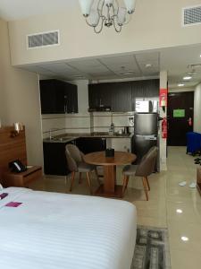 Royal Regency Suites Marina - 88