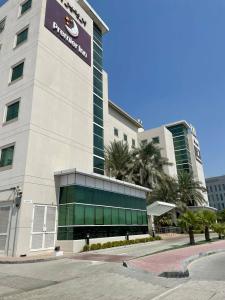 Premier Inn Dubai Investments Park - 43