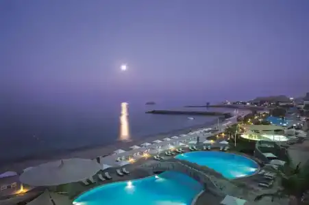 Radisson Blu Resort, Fujairah - 9