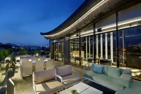 DoubleTree by Hilton Istanbul - Piyalepasa - 0