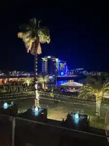 Dubai Marine Beach Resort & Spa - 9