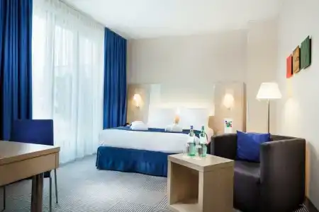 Park Inn by Radisson Stuttgart - 4