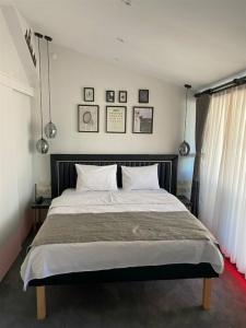 Corner Hot - 99