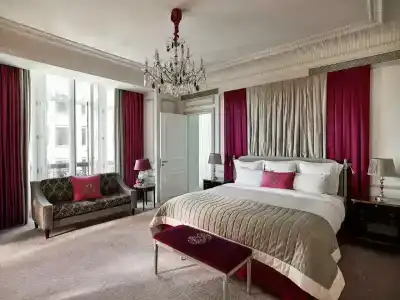 Hôtel Plaza Athénée - Dorchester Collection - 10