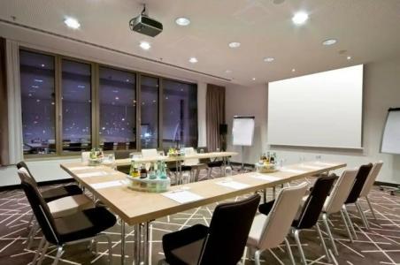 Park Inn by Radisson Stuttgart - 25