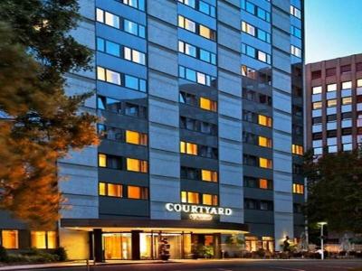 Courtyard by Marriott Dusseldorf Seestern - 7