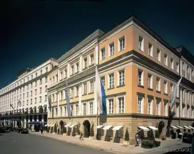 Bayerischer Hof - 90