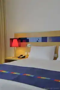 Park Inn by Radisson Abu Dhabi Yas Island - 11