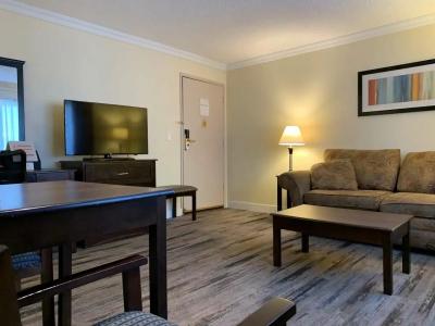 Best Western PLUS Burnaby - 13