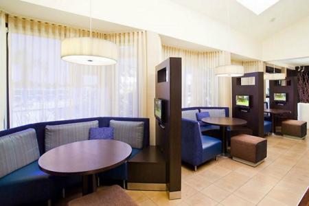 Courtyard by Marriott Fresno - 21