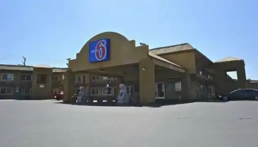 Motel 6-Fresno, CA - Blackstone North - 4