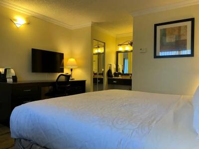 Best Western PLUS Burnaby - 17