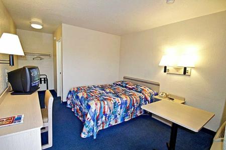 Motel 6-Fresno, CA - Blackstone North - 12