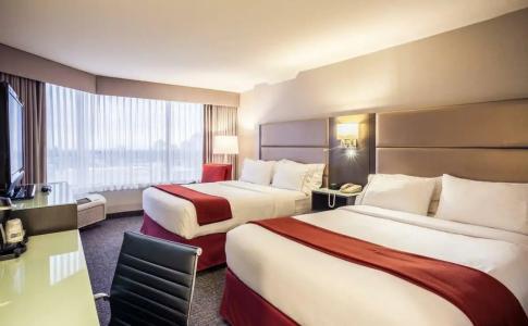 Holiday Inn Express Vancouver-Metrotown (Burnaby) - 17