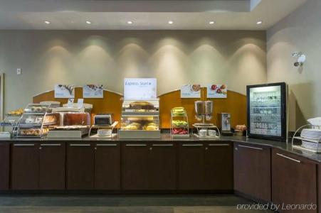 Holiday Inn Express & Suites Riverport Richmond, an IHG - 80