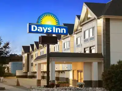 Days Inn by Wyndham Calgary Northwest - 1