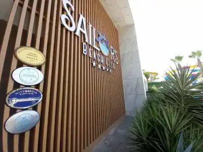 Sailor's Beach Club - 8