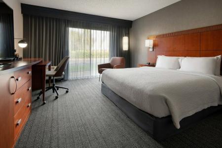 Courtyard by Marriott Fresno - 2